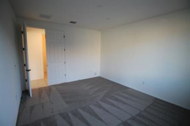 Building Photo - STUNNING 4-Bedroom + Den Home in Gladden Farms!!!!! SOLAR PANELS!!!