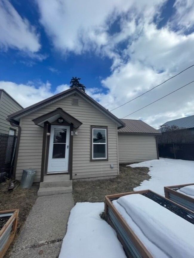 Building Photo - Charming Little Home Downtown Kalispell