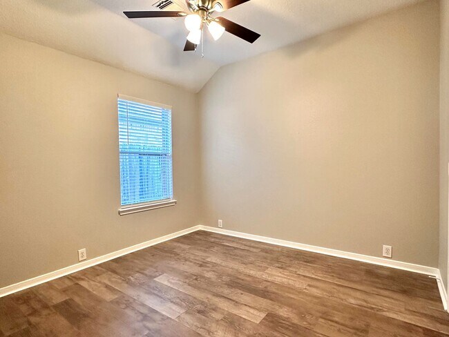 Building Photo - 3002 E Cedar Sun Trail