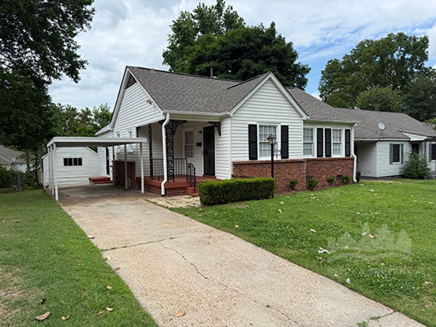 Building Photo - Your Perfect Home: Renovated 3 Bed, 1 Bath!