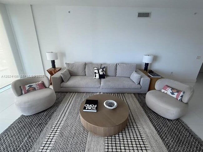 Building Photo - 17301 Biscayne Blvd