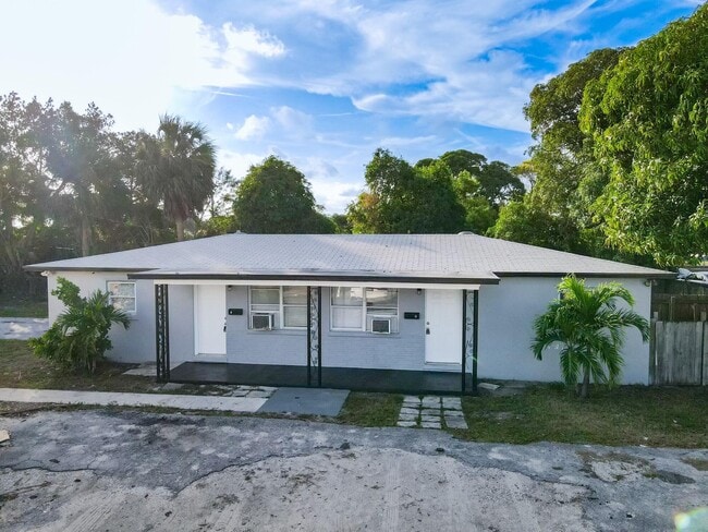 Building Photo - 1003 8th St