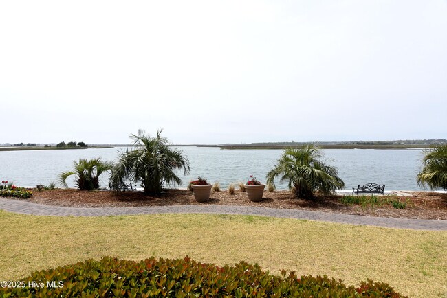 Building Photo - 322 Causeway Dr