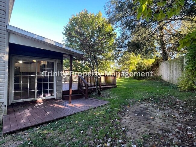 Building Photo - 309 Hedge St