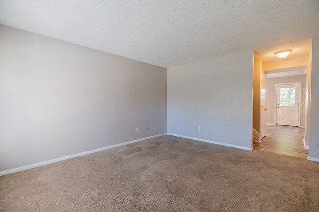 Building Photo - 484-486 Applegate Ln