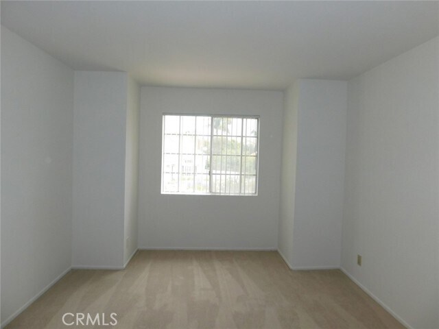 Building Photo - 9 Corriente