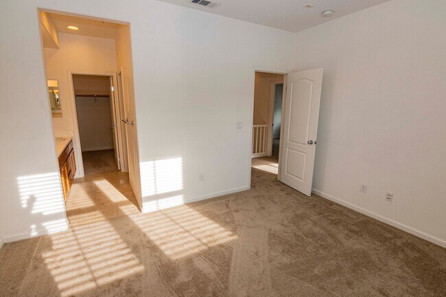 Building Photo - 947 Kestral Way