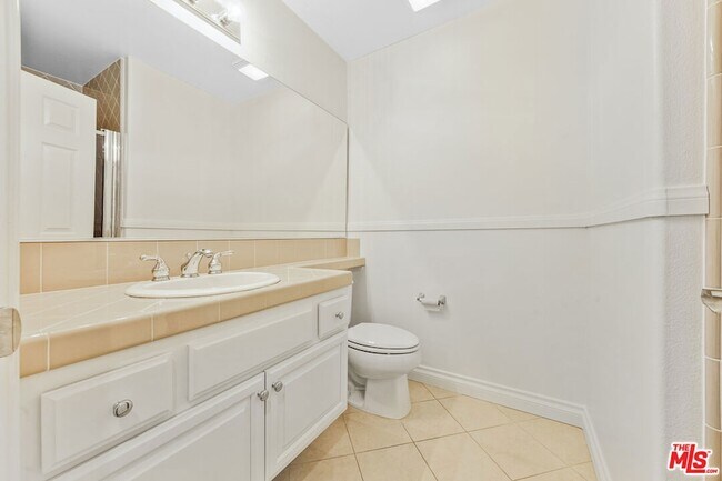 Building Photo - 2909 Venezia Ln