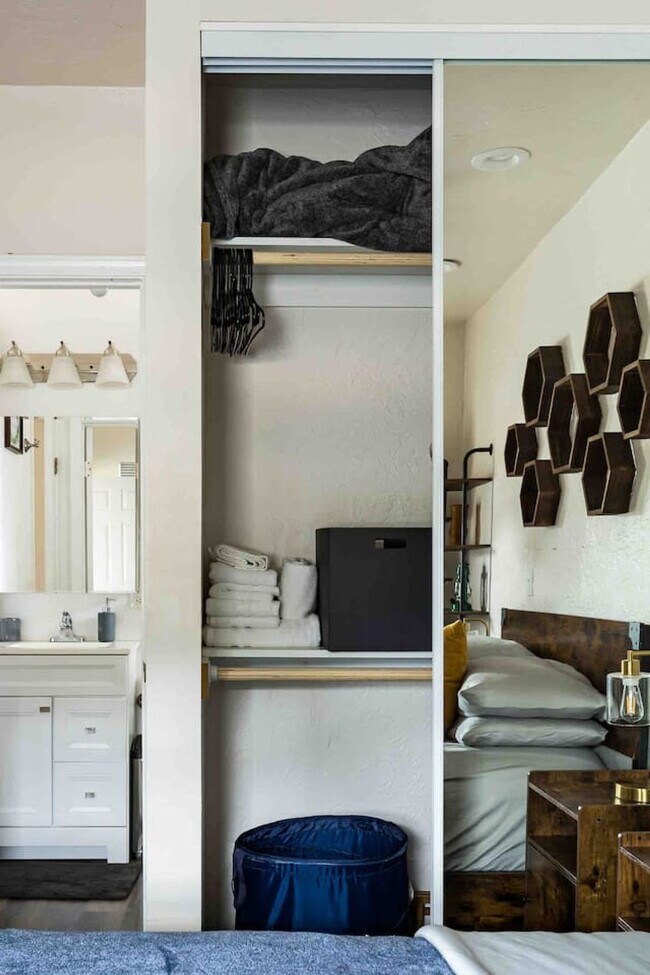 Building Photo - 910 S Lincoln Ave