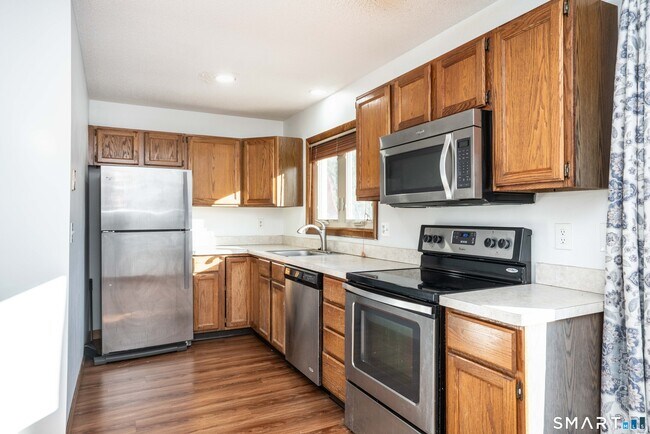 Building Photo - 449 S Main St