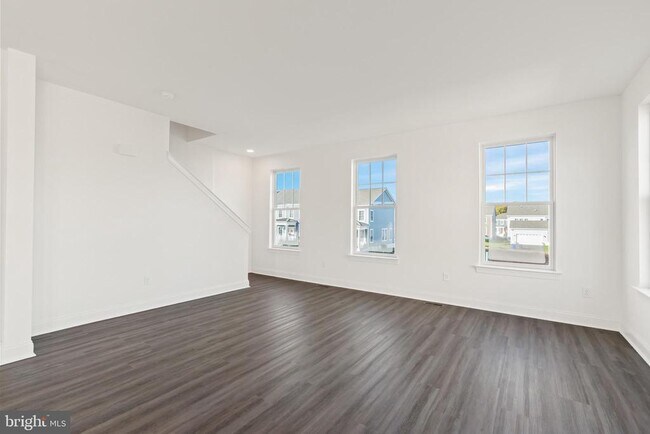 Building Photo - 985 Lorewood Grove Rd