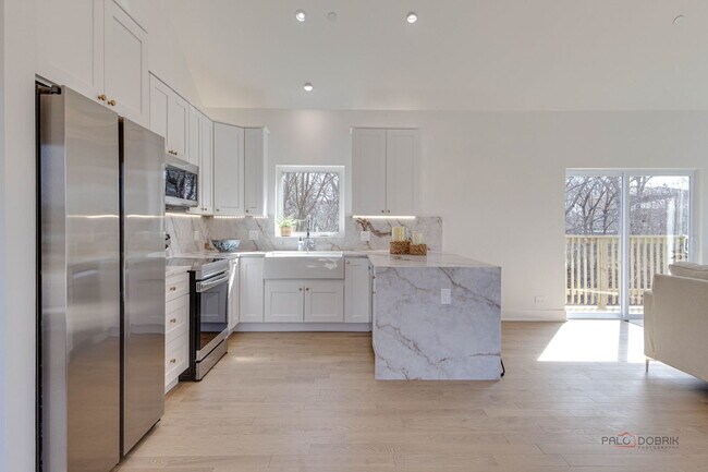 Building Photo - 19 Marina Dr