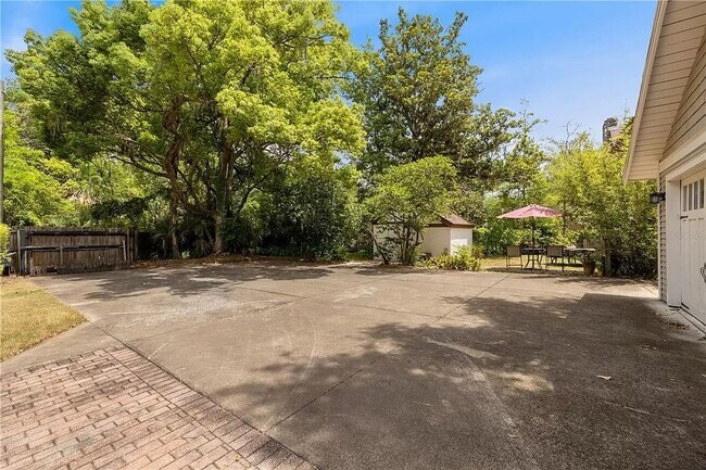 Building Photo - 2 Bed 2 Bath House in Duckpond with 2 Car Garage!