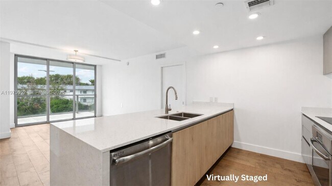 Building Photo - 13800 Highland Dr