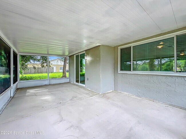 Building Photo - 1399 Mariposa Dr NE