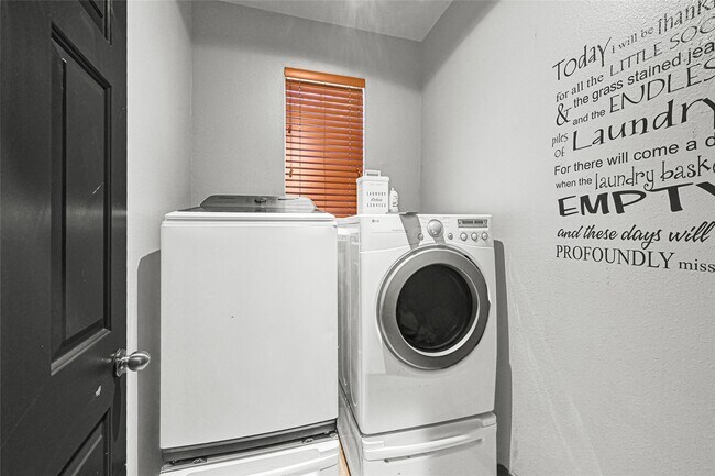 Building Photo - 8514 Discus Dr