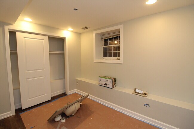 Building Photo - 1747 W Wallen Ave