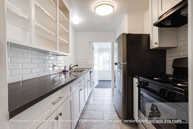 Building Photo - Gorgeous Remodeled Condo in Bixby Knolls
