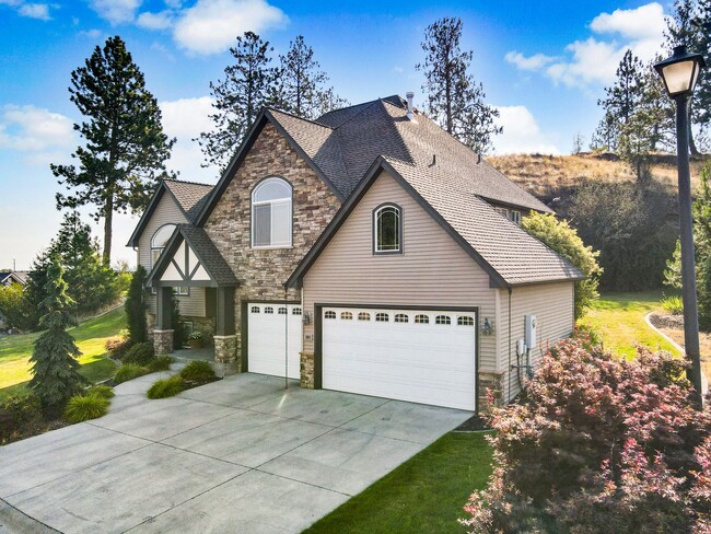 Building Photo - Dream Home At Shelley Lake