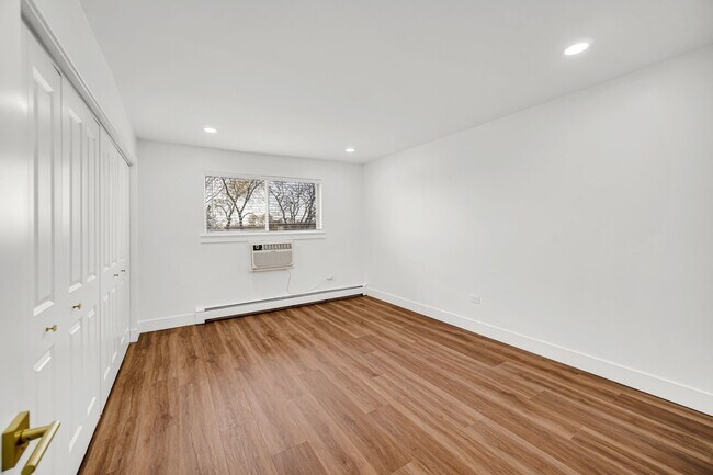 Building Photo - 8936 N Parkside Ave