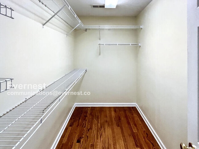 Building Photo - 1720 Hawk Run Ln