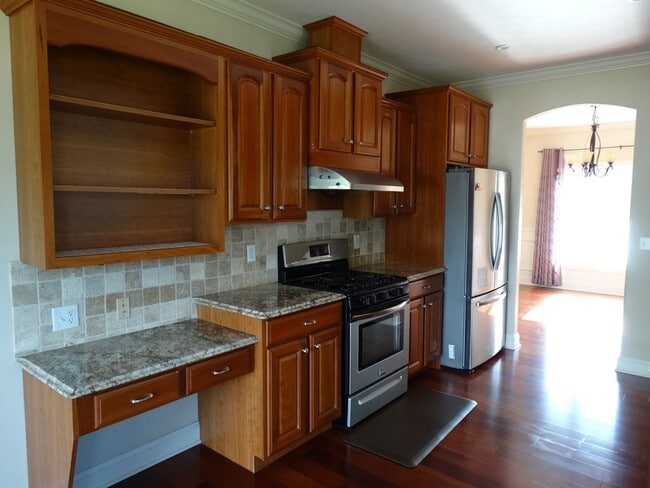 Building Photo - 602 Lynhurst Ave