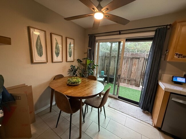 Building Photo - 2BR/1.5BA Condo in ALPINE available w/ 2 assigned parking spots!