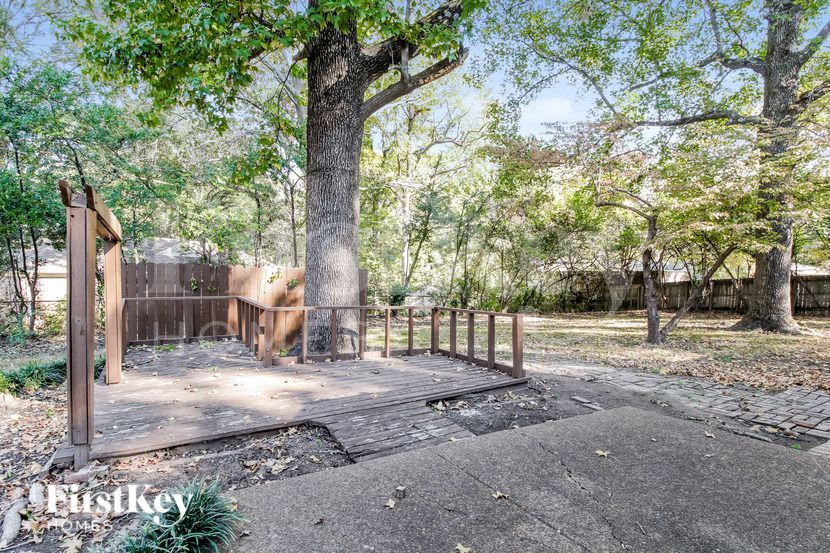 Building Photo - 4560 Parkwood Rd