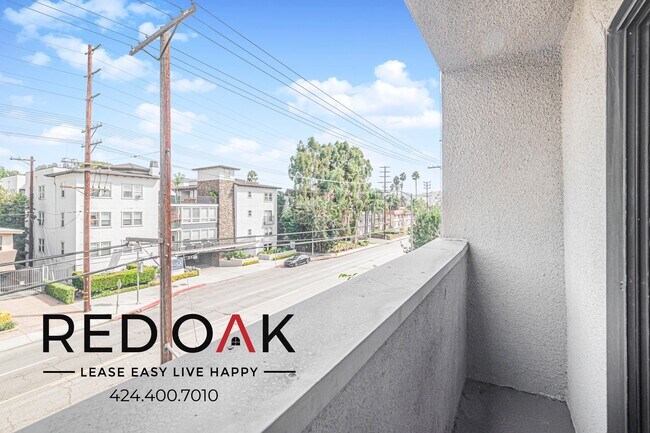 Building Photo - 4651 Cahuenga Blvd