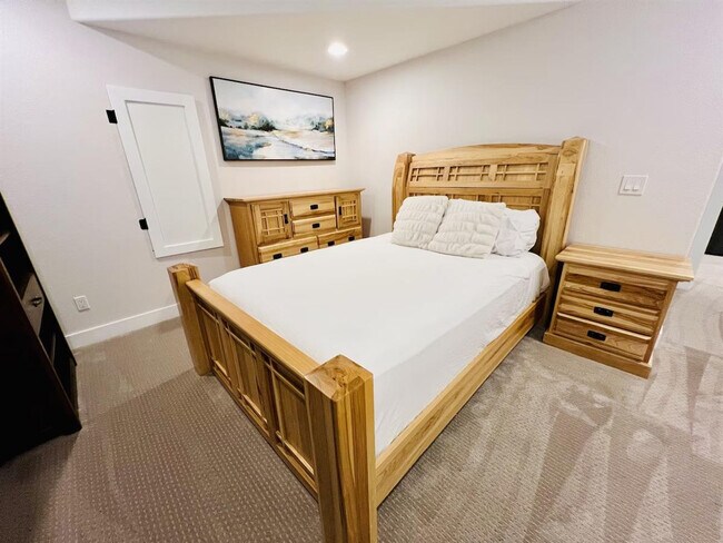 Building Photo - 15557 W 95th Ave