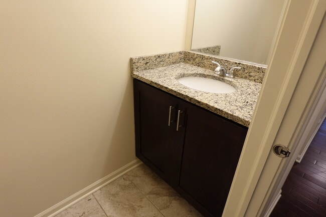 Building Photo - 1070 Woodhill Ct
