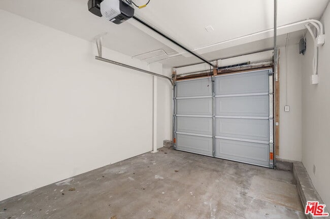 Building Photo - 6821 E Ocean Blvd