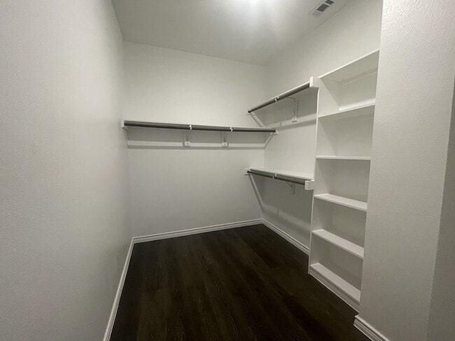 Building Photo - 2021 Crooked Bow Dr