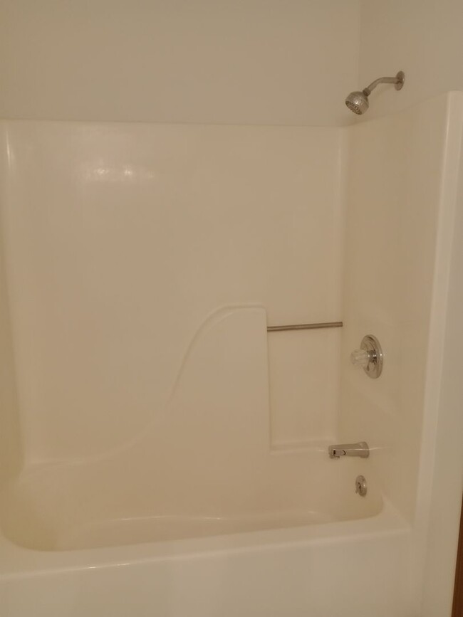 Building Photo - Charming 3 Bedroom, 2 Bath Single Family H...