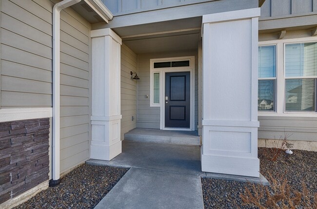 Building Photo - Custom Hunter-Douglas shutters throughout.