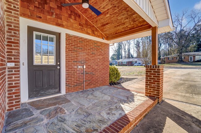 Building Photo - Beautifully Updated 4-Bed, 2.5-Bath Ranch Home in Belmont