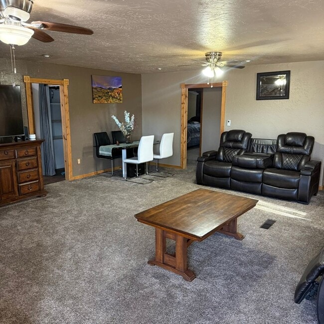 Building Photo - Spacious 3 Bed 2 Bath Home in Orchard Mesa