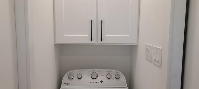 Building Photo - 1723 Lakeway Blvd