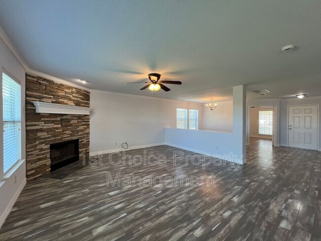 Building Photo - 9221 Comanche Ridge Dr