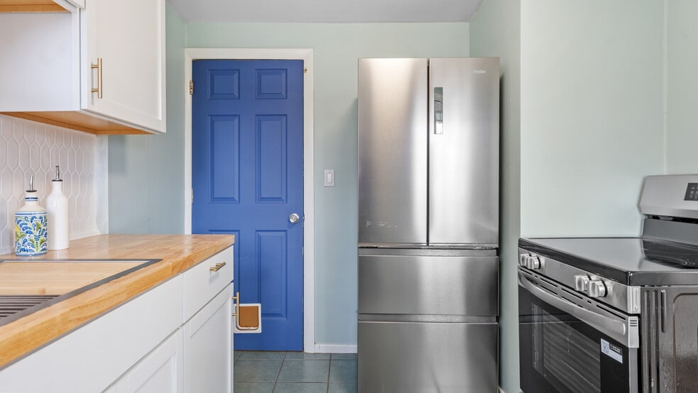 Building Photo - 7 Shangri La Ln