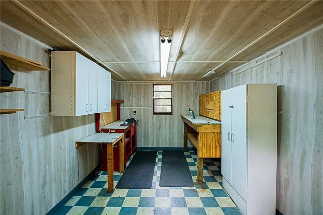 Building Photo - Room in House on Sanderson Dr