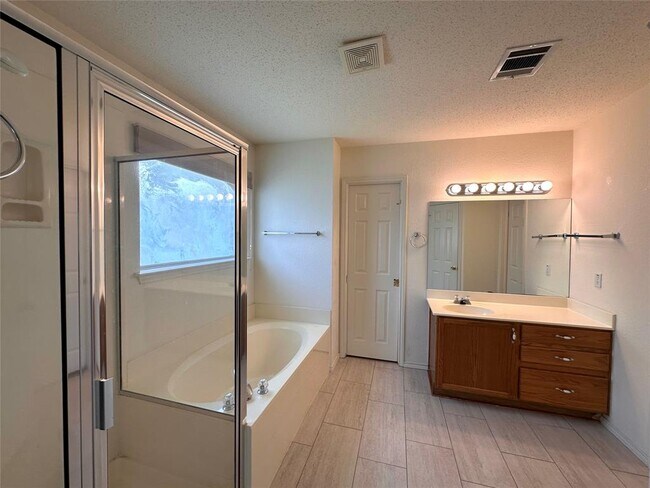 Building Photo - 6708 Bancroft Woods Dr