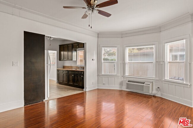 Building Photo - 2928 Walton Ave