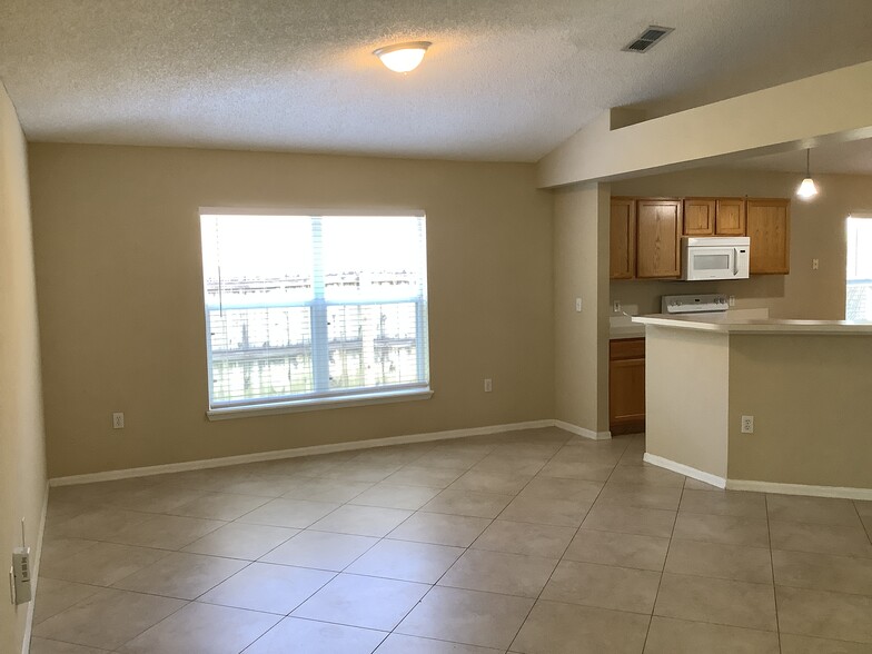 Building Photo - 5276 Mansford Pl