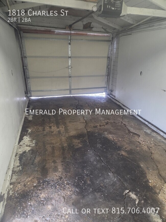 Building Photo - 1818 Charles St