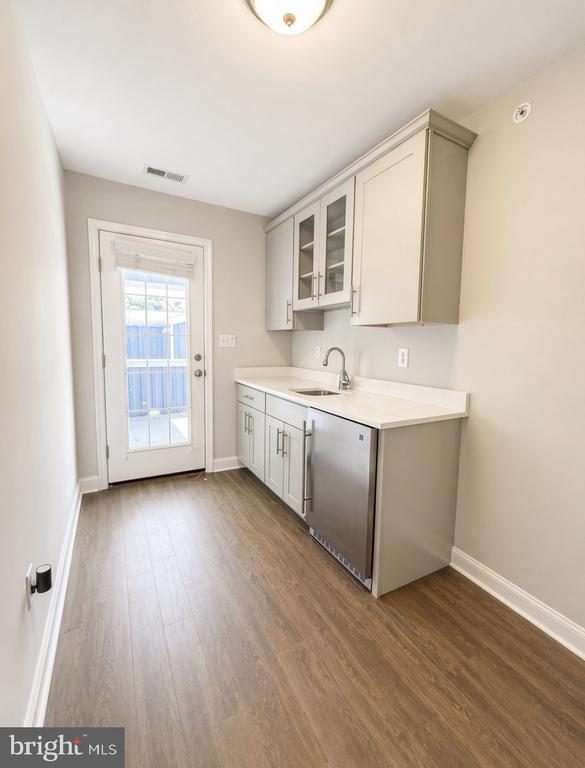 Building Photo - 903B Spring Mill Ave