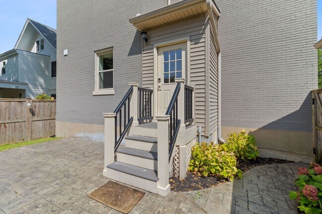 Building Photo - 3739 Hyde Park Ave