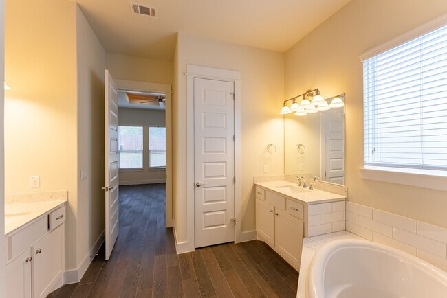 Building Photo - Spacious, Stylish, and Perfectly Located 3 Bedrooms, 2.5 Bathrooms in North Shields!!!