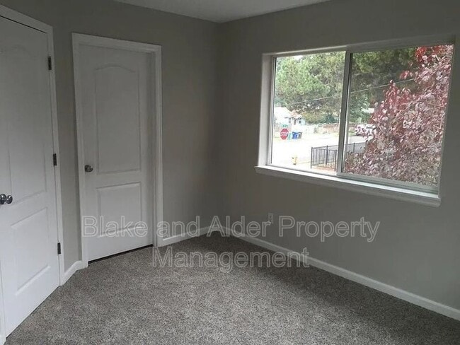 Building Photo - 7006 SE 72nd Ave