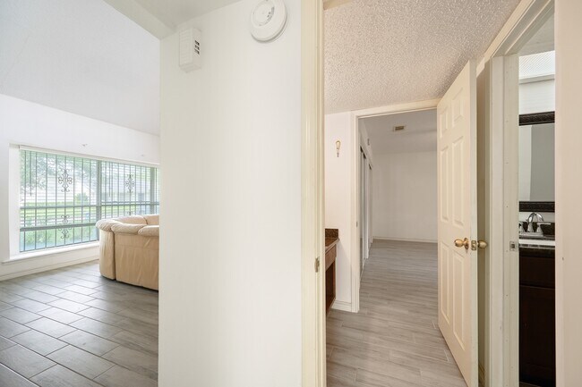 Building Photo - 1823 Mandrill Ln